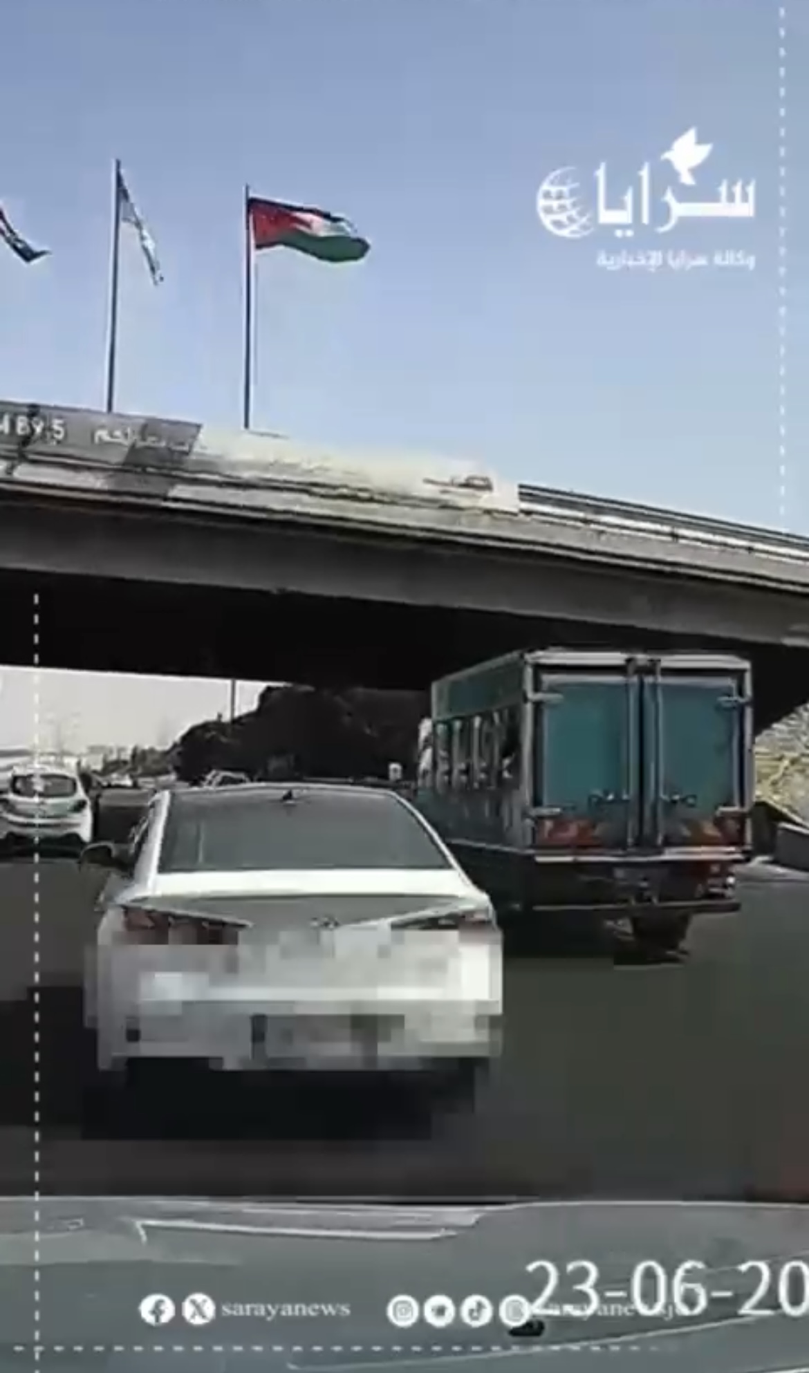 بالفيديو ..  قيادة متهورة كادت أن تتسبب بكارثة على طريق المطار في عمان