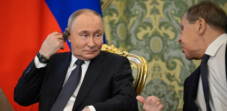 لأول مرة ..  بوتين يكسر الصمت ويعلق على شائعة خلافه مع لافروف