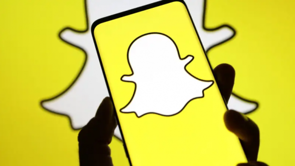 "سناب شات" يمنح الأولوية للفيديوهات البشرية على الذكاء الاصطناعي في "سبوتلايت"