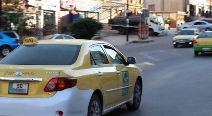النقل البري لـ"سرايا": قرار السماح للتكسي والسرفيس بالعمل بخدمة التوصيل في الحظر الجزئي لا يشمل "التطبيقات الذكية"