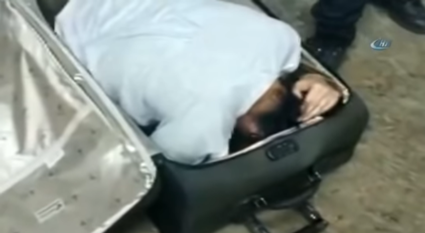بالفيديو  ..  فتاة تحاول الهروب إلى تركيا مختبأة في "حقيبة سفر"