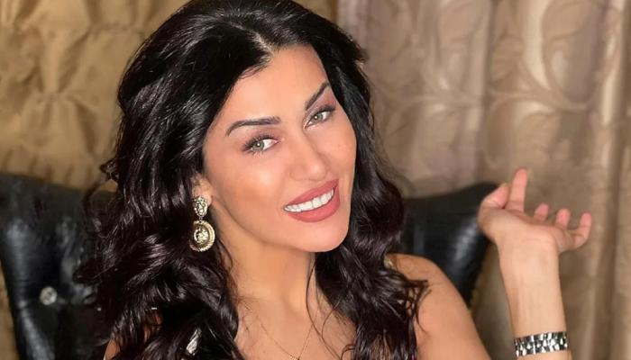 نادين الراسي ترد على وصفها بـ«العجوزة»