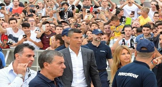 رونالدو يفاجئ عمال فندق بـ(بقشيش) خيالي