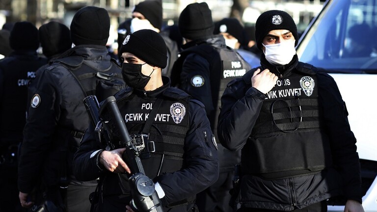 تركيا ..  توقيف 48 شخصا استغلوا كارثة الزلزال للنهب والسرقة