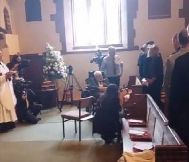 تسعيني يتزوج وصيفة أرملته بعد 66 عامًا من مقابلتها