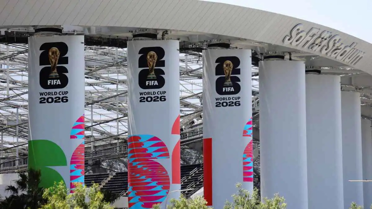 "فيفا" يحظر استخدام الزجاجات القابلة لإعادة الاستخدام في ملاعب كأس العالم 
