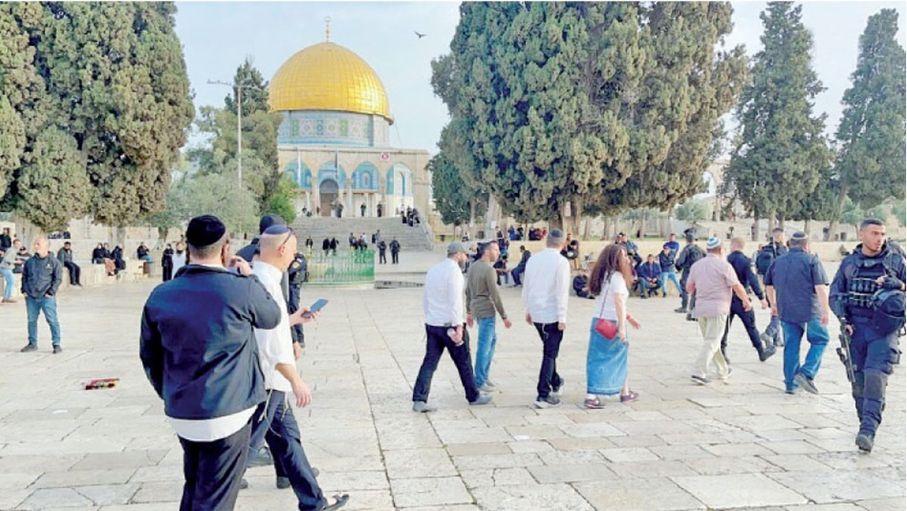 مستوطنون يقتحمون المسجد الأقصى