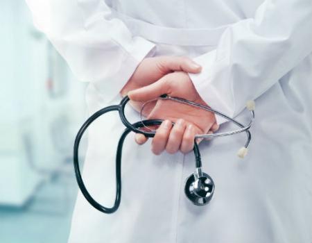 خبير تأمينات يلخص أبرز انعكاسات رفع الأجور الطبية على المنتفعين