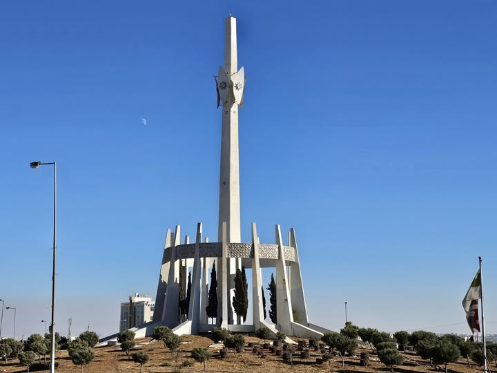 بالفيديو  ..  البدء بهدم دوار "التطبيقية" في شفا بدران لتحويله الى إشارة ضوئية