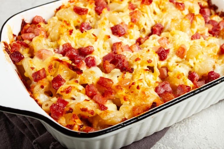 طاجن مكرونة بالبسطرمة