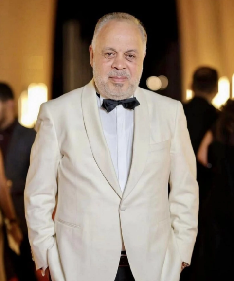 أشرف زكي يدعو لوقف التصوير دفاعًا عن حق الأداء العلني