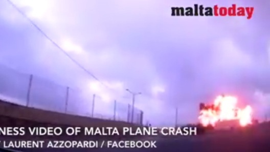 بالفيديو  ..  تحطم طائرة خاصة بعد اقلاعها من مطار مالطا