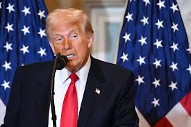 "من الإنجليزية إلى الإنجليزية" ..  ترامب يستعين بمترجم لفهم لهجات "الصحفيين الأجانب"