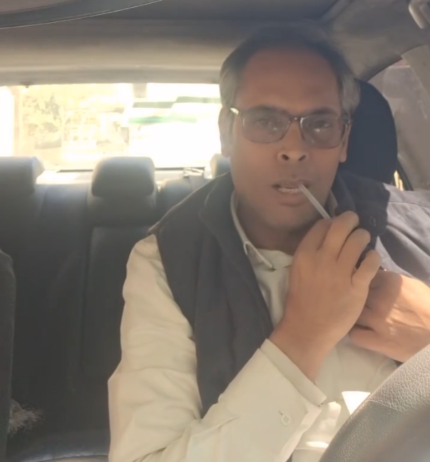 الناشط خالد الحنيطي يخترع ابتكار ساخر لمواجهة "حمّى" المخالفات!  ..  فيديو 