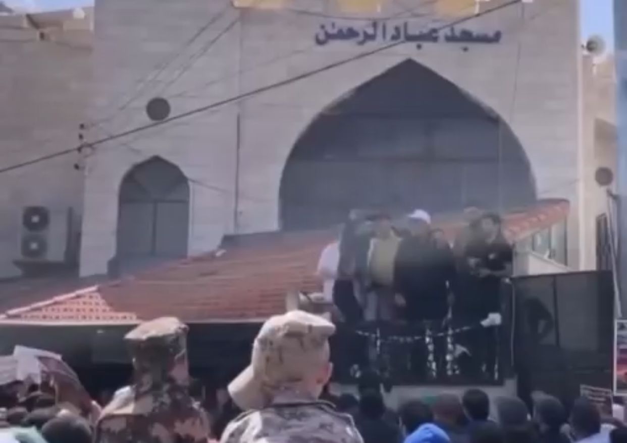 بالفيديو ..  "سرايا" تنشر مشاهد من احدى الوقفات الاحتجاجية التي طالبت بالافراج عن بعض المتورطين التي اعلنت عنهم المخابرات