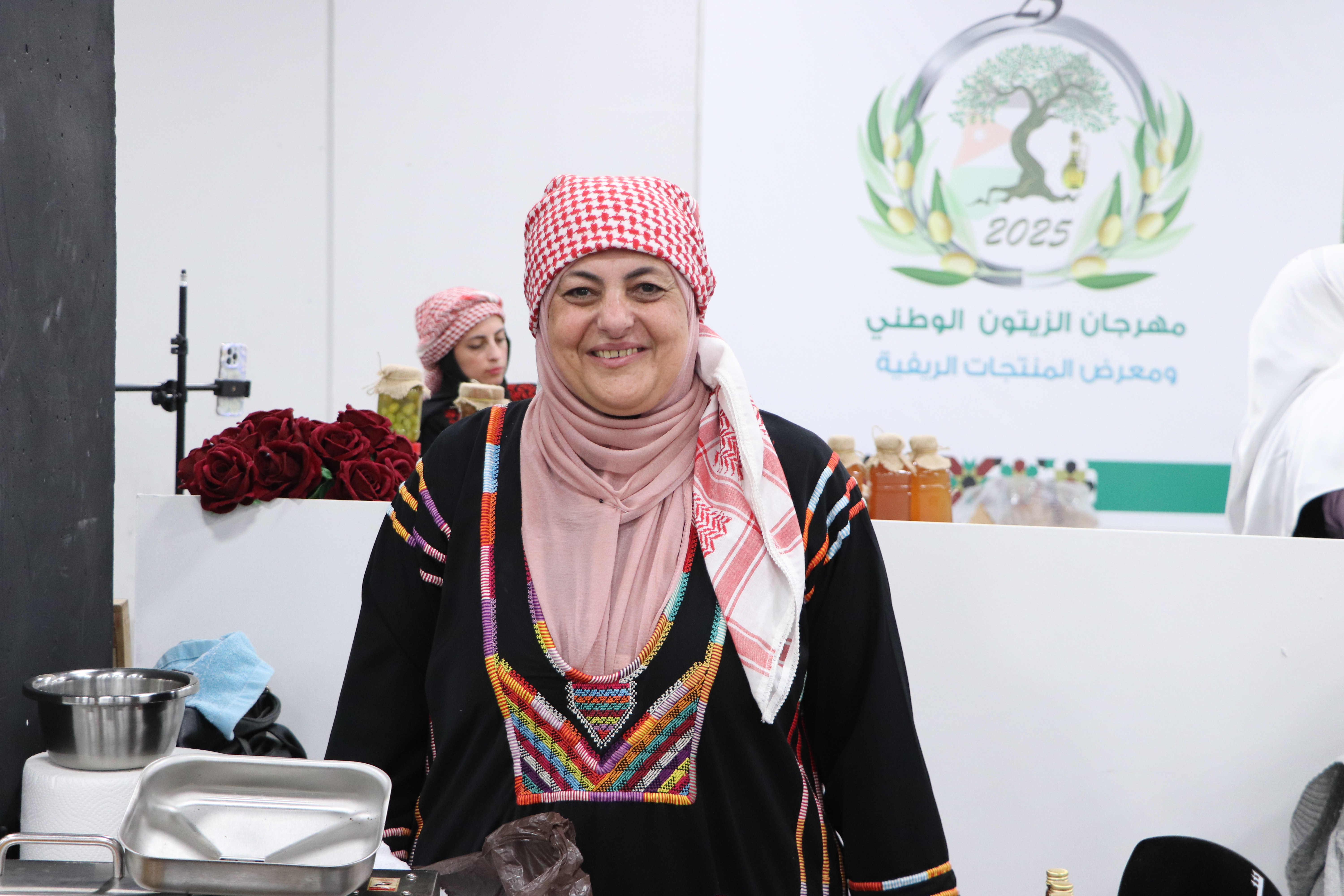 مشروع ريادي "الأول من نوعه" بمهرجان الزيتون يستخرج الزيت الطبيعي من الحبوب (شاهد)