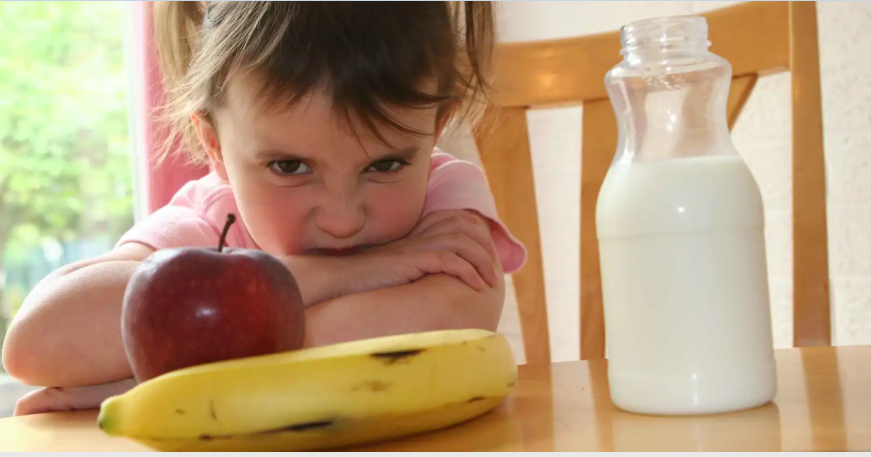 تجنبوا الرشوة ..  طرق علمية لتحسين شهية الأطفال