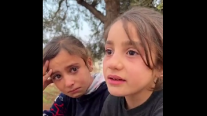 "كل يوم عمننام بردانين وجوعانين"  ..  دموع طفلة سورية تشعل مواقع التواصل 