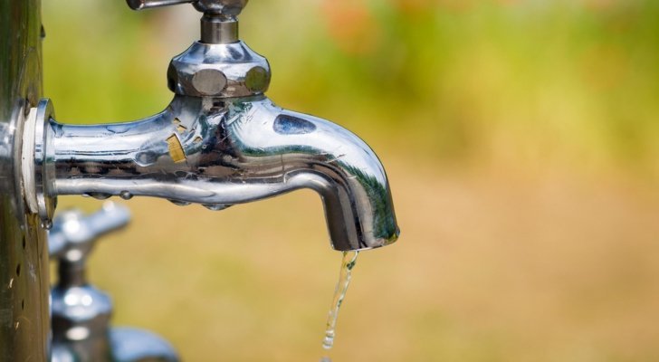 توقف ضخ المياه في 53 منطقة بعمان والزرقاء الأحد ..  والمياه تدعو للتحوط