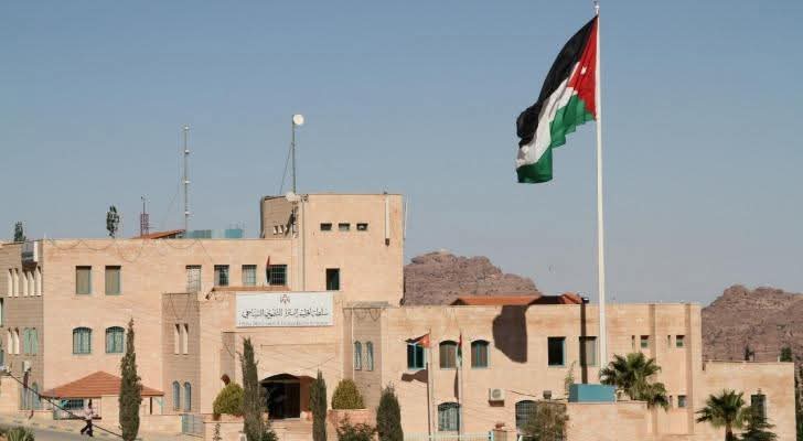 محالون على التقاعد المبكر في سلطة إقليم البترا ينتقدون القرار  ..  وثيقة 