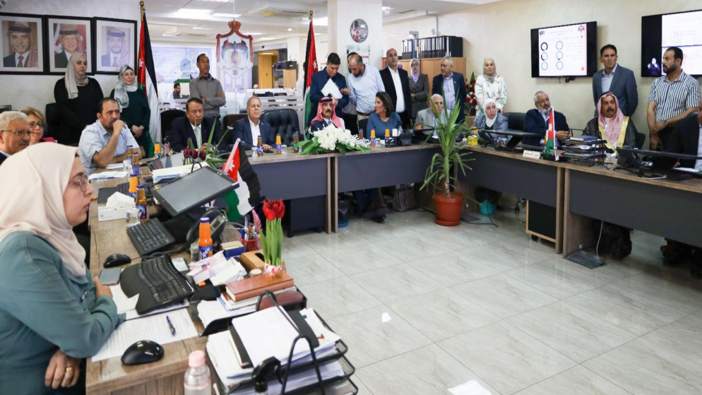 "خدمات الأعيان" تطلع على مشروع تتبع المركبات الحكومية