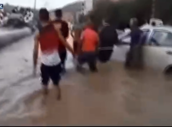 60 دقيقة أمطار "تغرق" مدينة جزائرية ..  وفيديو يرصد الكارثة