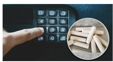 طلاب صينيون يستعملون غبار الطباشير لفتح خزنة الهواتف