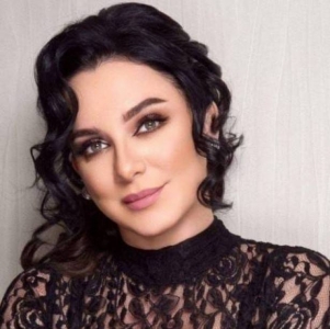 بالصورة  ..  هكذا كانت سلاف فواخرجي قبل الشهرة ..  هل تغيرت؟