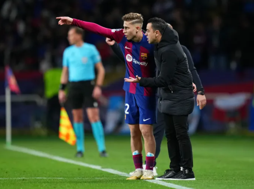 كان على وشك الرحيل ..  كيف أنقذت "رسالة واتساب" مسيرة نجم برشلونة؟