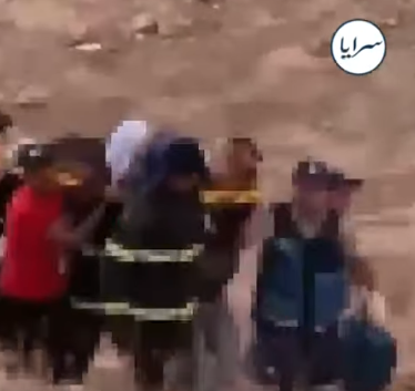 بالفيديو ..  إصابة بالغه جراء تدهور مركبة داخل وادي ام الجدايل في إربد