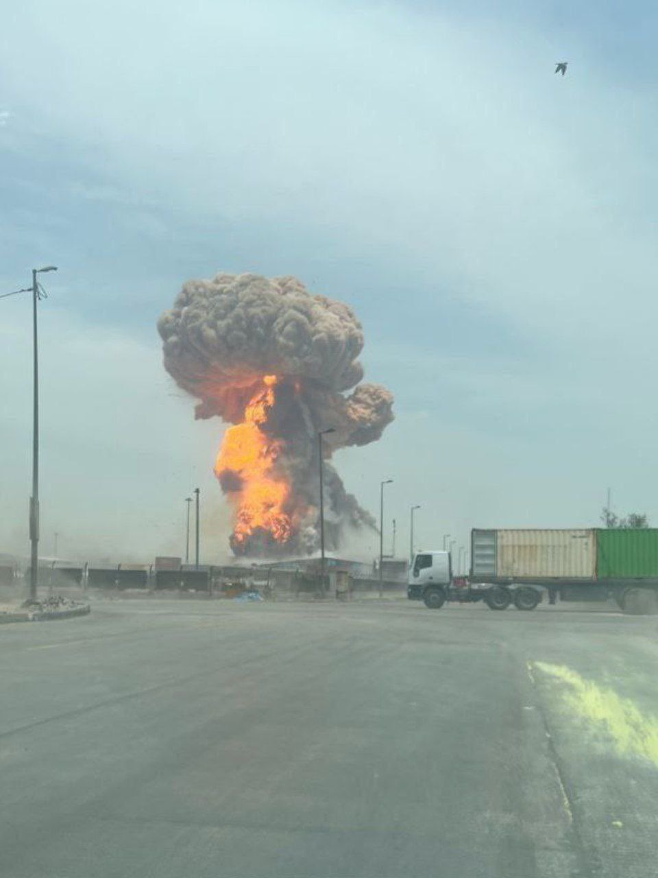 بالفيديو ..  مشاهد جديدة توثق لحظة انفجار ميناء بندر عباس جنوبي إيران