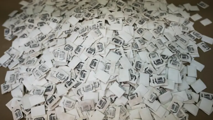 مربعات صغيرة من "الورق" ..  طبيب يحذر الأردنيين من الشكل الجديد لمخدر "الجوكر" 