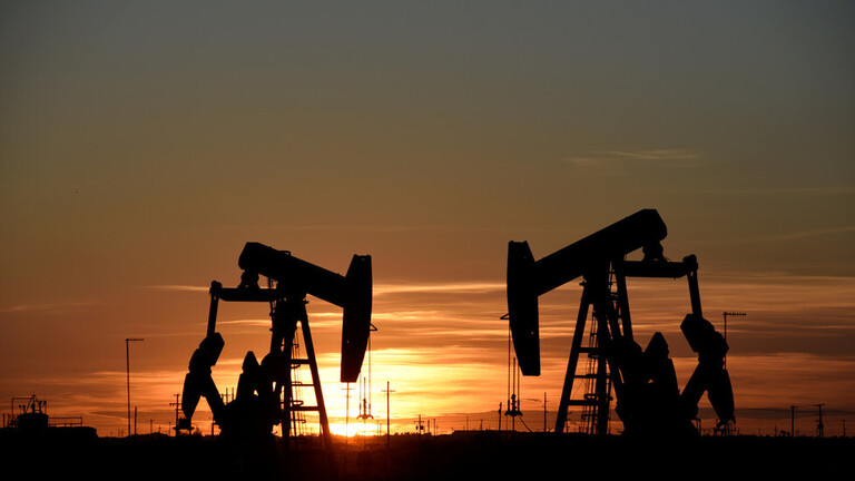 النفط يعود للانخفاض بعد تسجيل ارتفاع ملحوظ