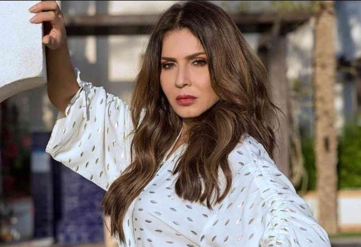 زوج نجلاء بدر يثير الجدل بتصريحات "مهينة": واخد عربية سبور