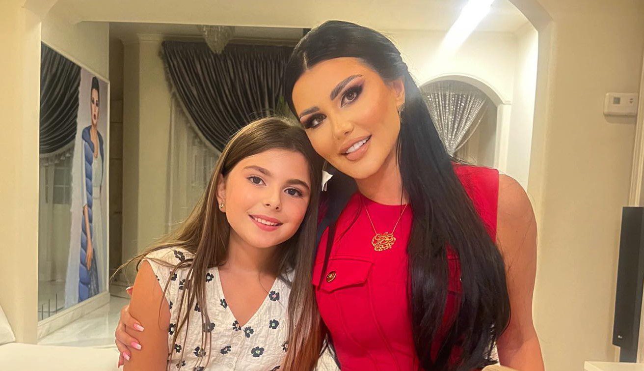 رشاقة ابنة جيني اسبر تلفت الأنظار والجمهور يعلق "رياضية كوالدتها"