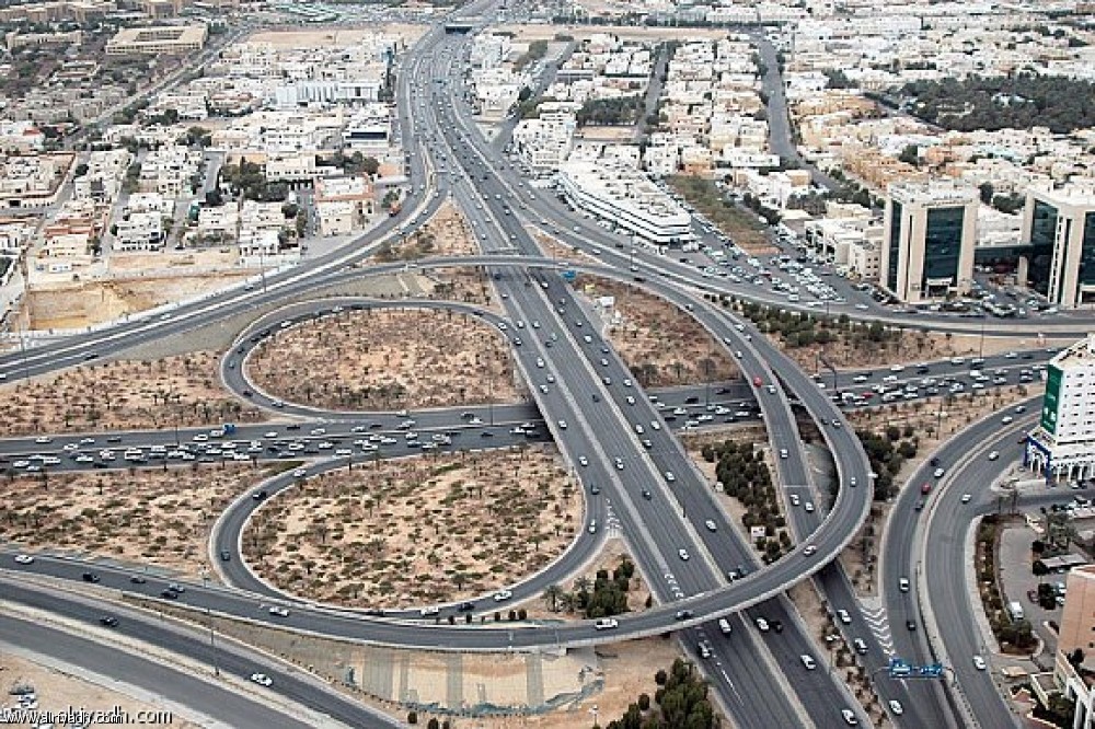 نفي رسمي لفرض رسوم على الطرق في السعودية