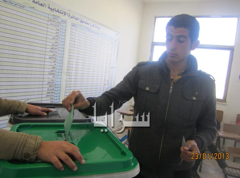 مشاجرة بين عدد من المرشحين مع بدء الإقتراع في ثانية عمان