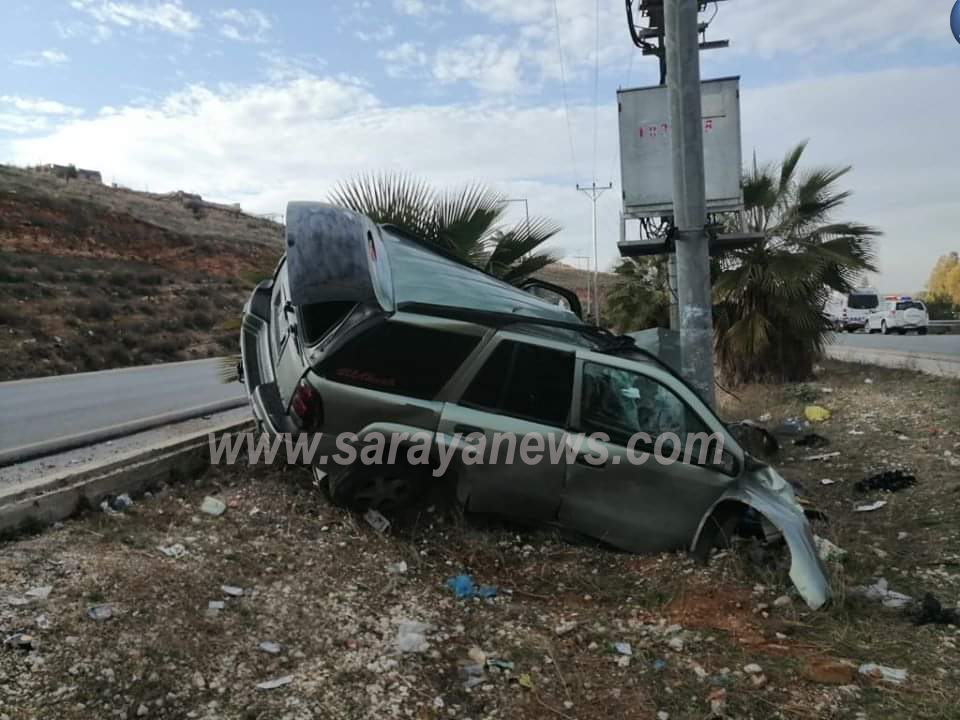 بالصور ..  وفاة طفل وإصابة 3 أشخاص آخرين جراء تدهور مركبة على طريق اربد_  عمان 