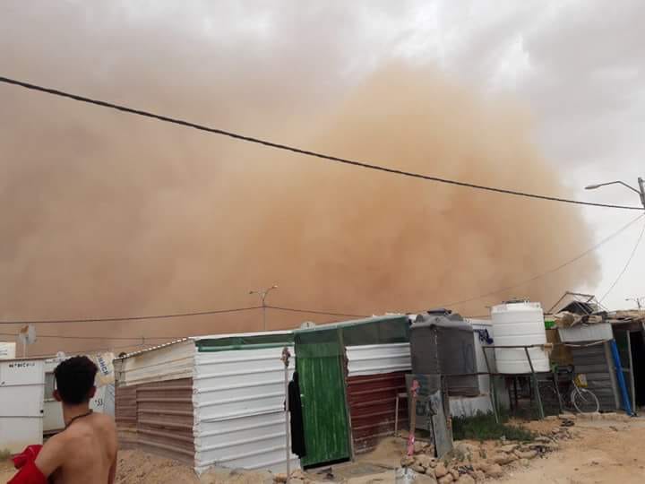 تعرف على حالة الطرق عقب الاعصار الترابي الذي ضرب مناطق البادية والوسطى