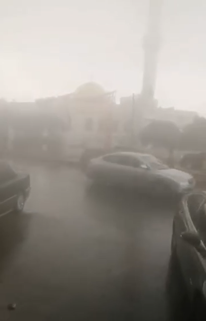 بالفيديو ..  أمطار رعدية غزيرة في معان وتشكل برك مياه في الشوارع