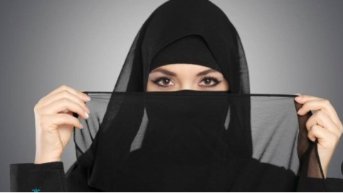 تفسير حلم النقاب في المنام وعلاقته بالانفصال وكثرة المشاكل