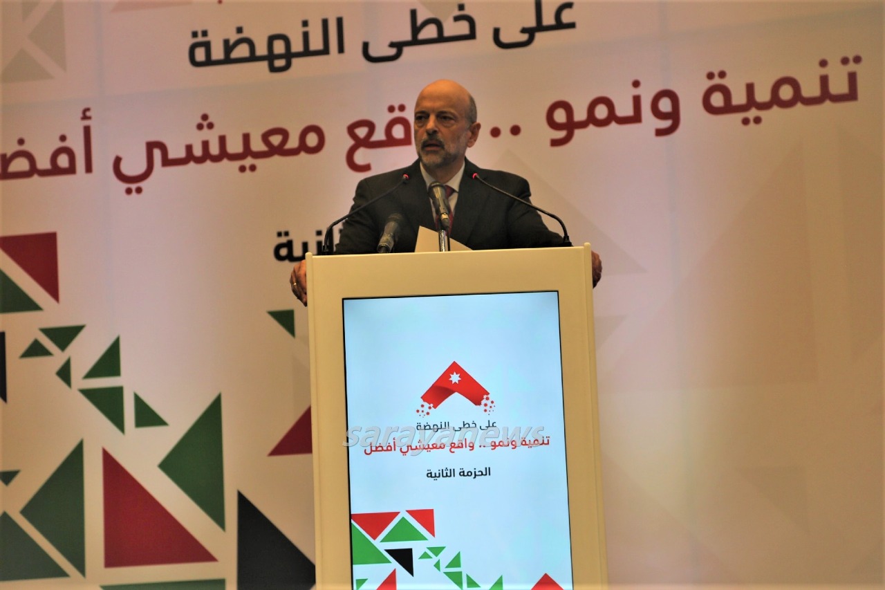 الرزاز: 700 ألف مواطن سيلمسون اثر زيادة الرواتب