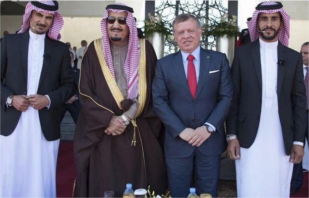 كلمات القصيدة الترحيبية التي حظيت بإعجاب الملك سلمان ..  فيديو