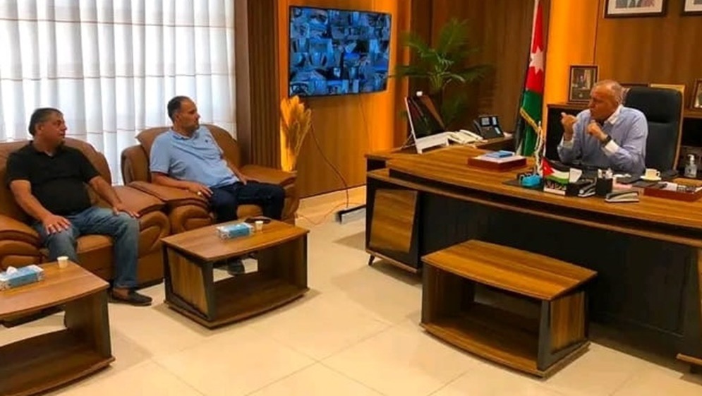 محافظ مادبا يقر إيصال خطوط الحافلات والسرفيس للمبنى الجديد دون زيادة الأجور