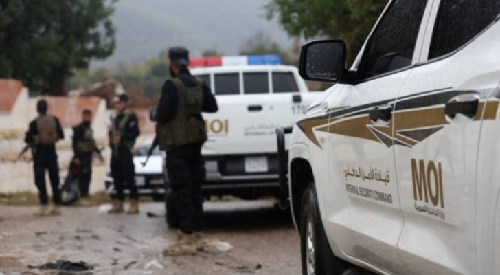 اشتباكات بين عناصر الأمن الجنائي السوري وتجار مخدرات في دير الزور تسفر عن إصابة أحدهم