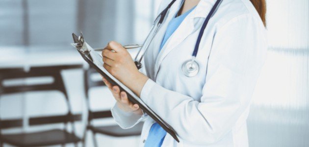 طالبة بمعدل 95.15% تناشد عبر سرايا: حلم الطب ضاع ..  وأين العدالة في القبولات الجامعية؟