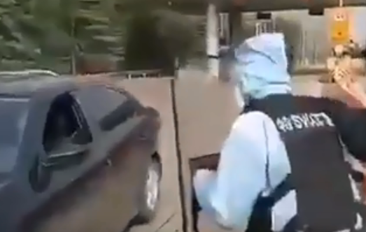 بالفيديو ..  مصاب بفايروس كورونا يحاول الفرار من السلطات الصينية
