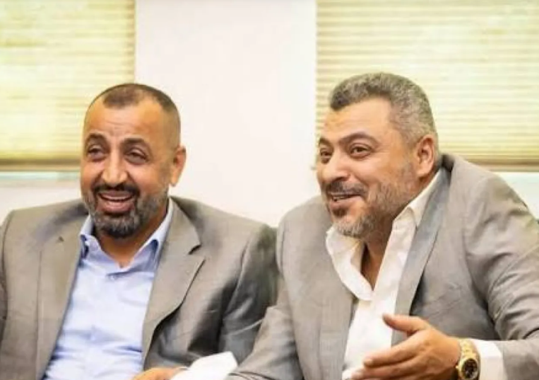 الرئيس الفخري للوحدات يطالب الإدارة بالتنحي فوراً