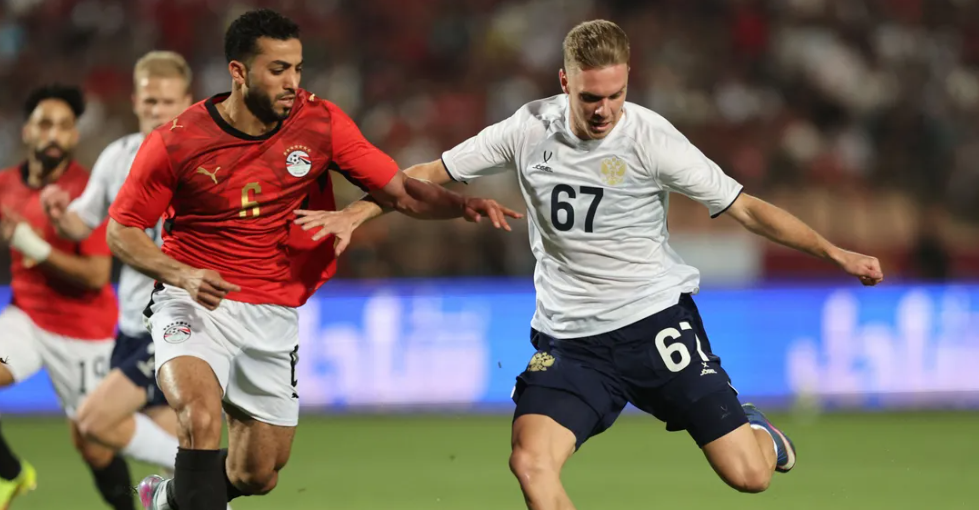 كيف أجبرت حرب أوكرانيا منتخب روسيا على تغيير قمصانه؟