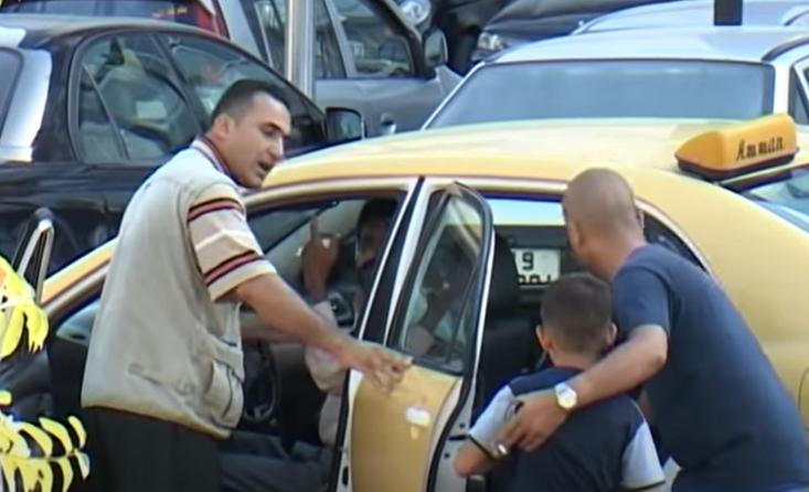 الكاميرا الخفيه: خطف طفل دتخل تكسي